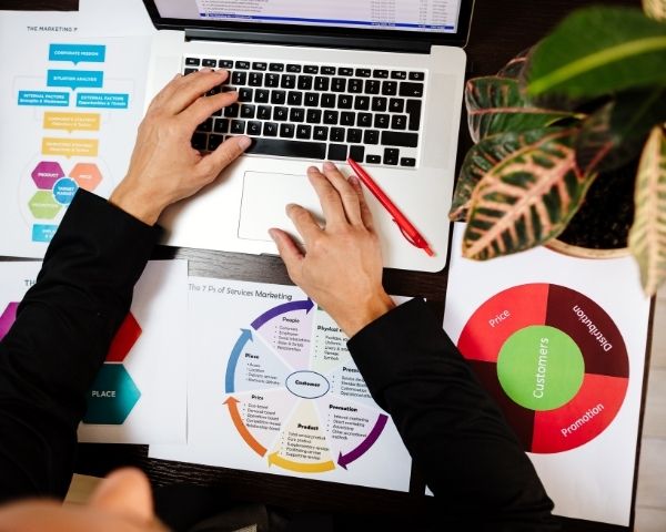 A person on a laptop performing seo optimization service.